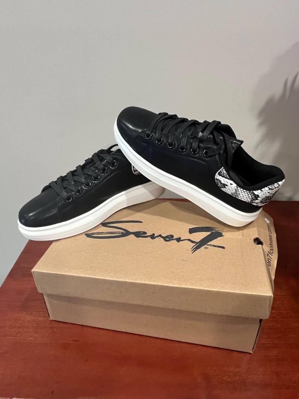 NIB Seven7 Women’s Miki Low-top Platform Sneaker w/ Snakeskin Print 9 - Picture 13 of 15